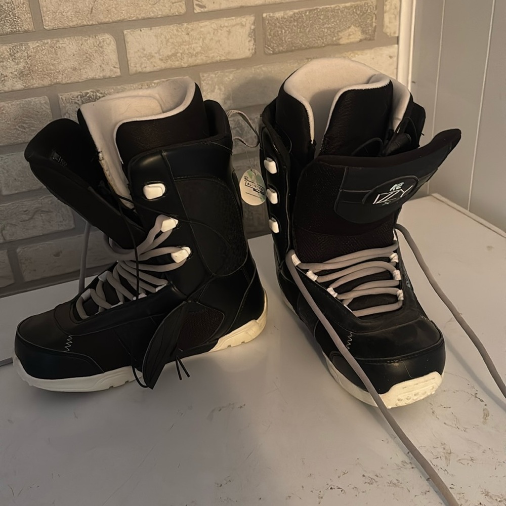 Snowboard boots women’s size 7